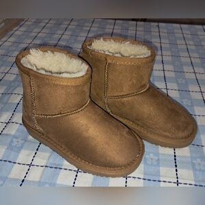Toddler Girl Fur Boots Size 9